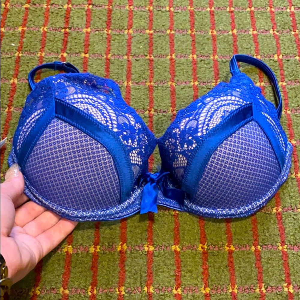 Cute push up bra never worn
